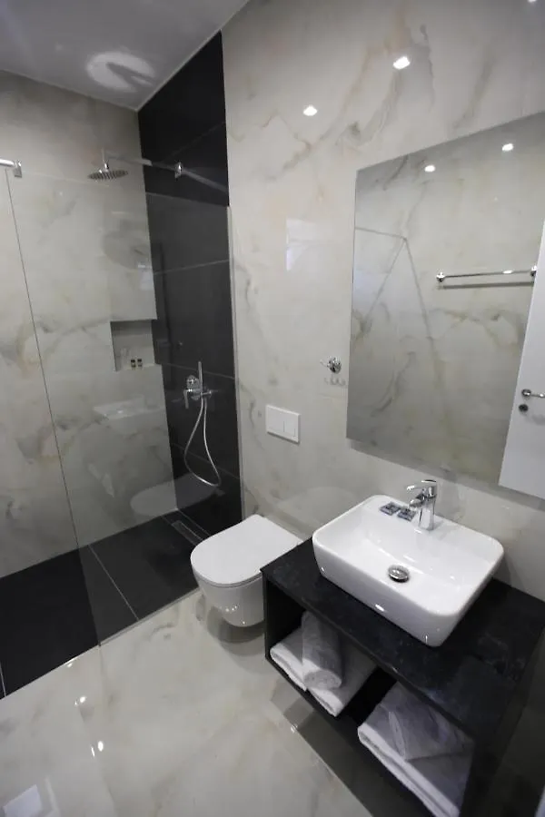 Sea Breeze Villa Sarandë