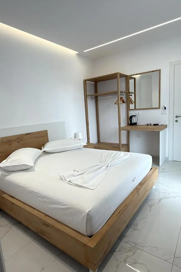 Sea Breeze Villa Sarandë